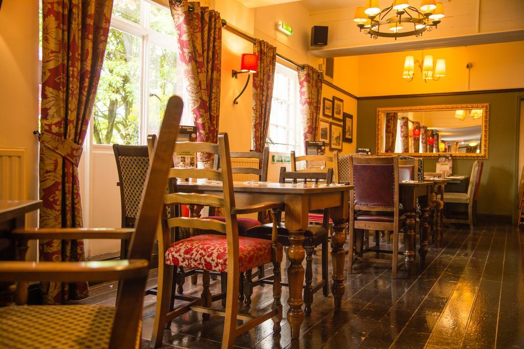 The Twelve Knights Hotell Port Talbot Exteriör bild