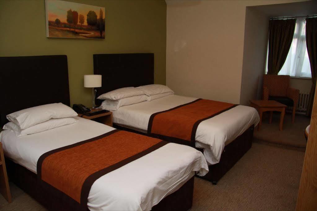 The Twelve Knights Hotell Port Talbot Exteriör bild