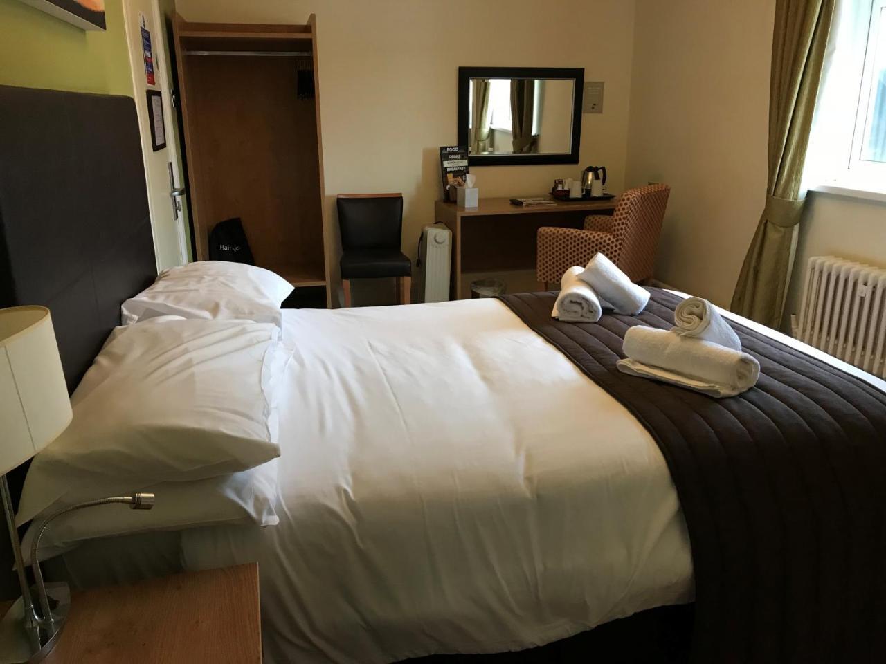 The Twelve Knights Hotell Port Talbot Exteriör bild
