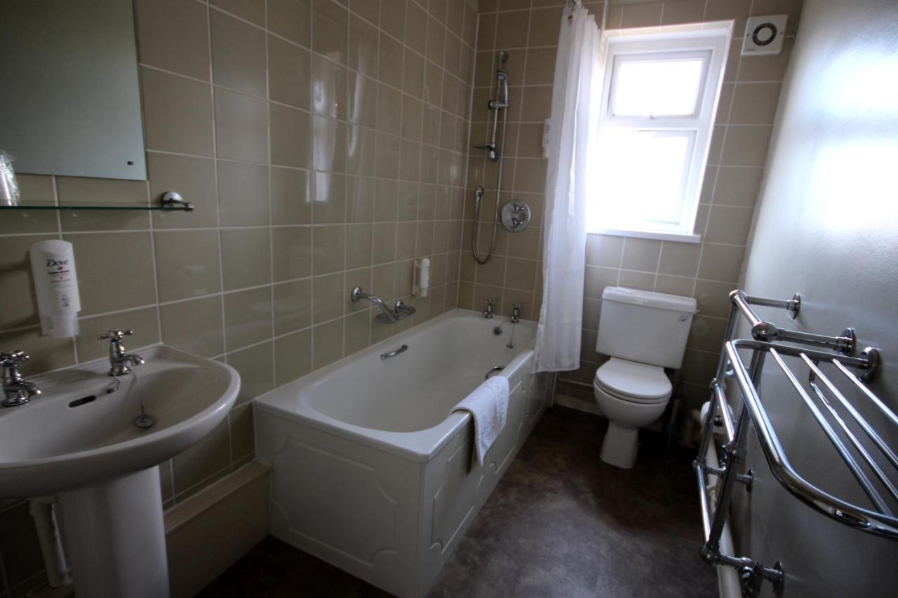 The Twelve Knights Hotell Port Talbot Exteriör bild